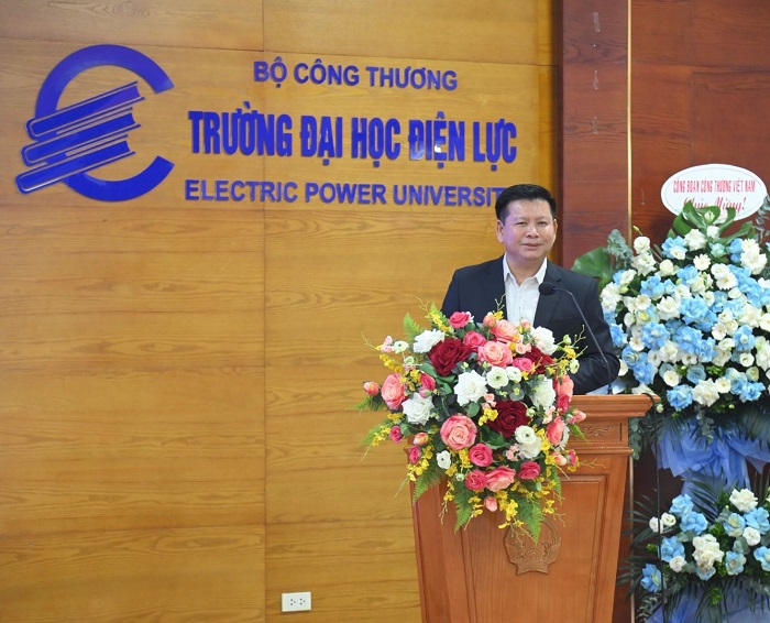 PGS.TS Đinh Văn Châu – Bí thư Đảng ủy, Hiệu trưởng Nhà trường phát biểu tại chương trình
