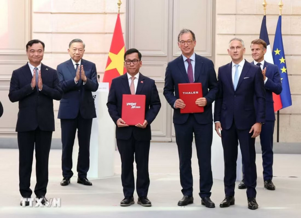 trao văn kiện hợp tác