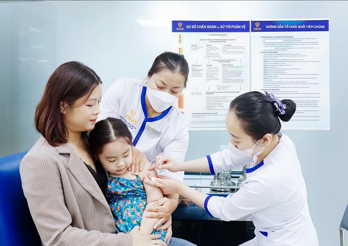  VNVC hiện có gần 300 trung tâm tiêm chủng trên toàn quốc, giúp hàng chục triệu người dân dễ dàng tiếp cận vắc xin thế hệ mới bảo vệ sức khỏe. Ảnh: Hoàng Dương