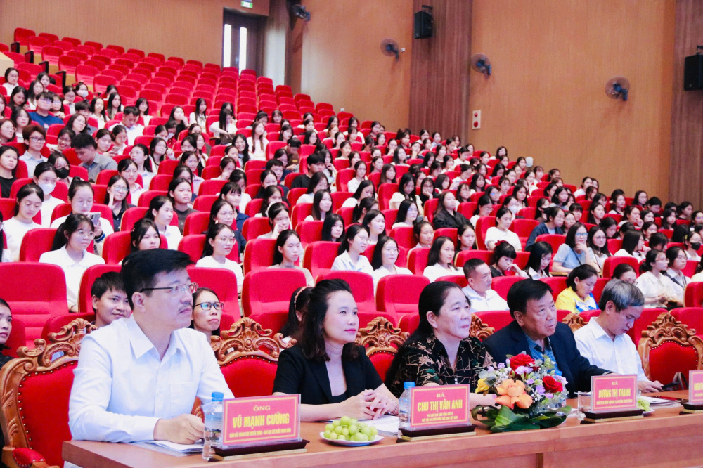 Các đại biểu tham dự Hội thảo