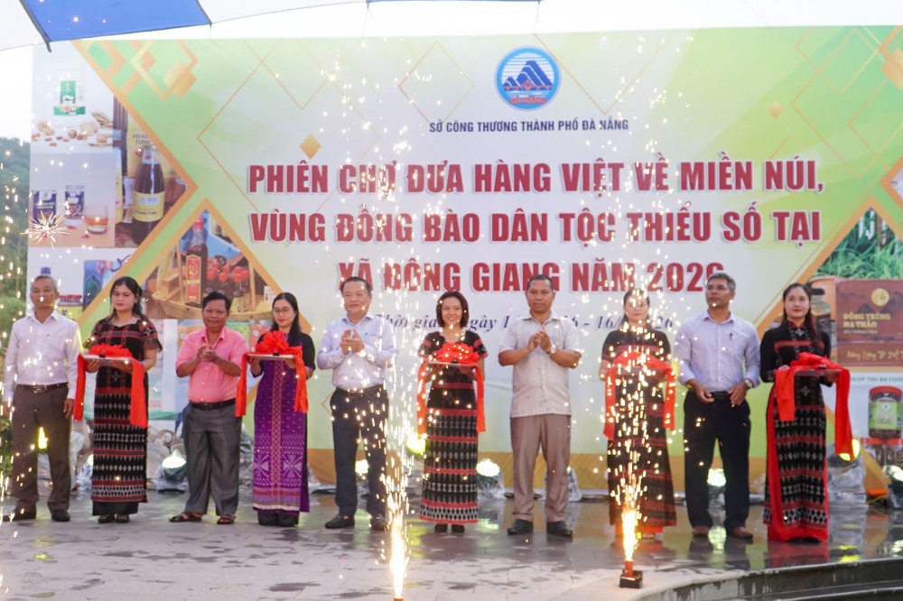 Đà Nẵng tổ chức "Phiên chợ hàng Việt về miền núi" tại xã Đông Giang 