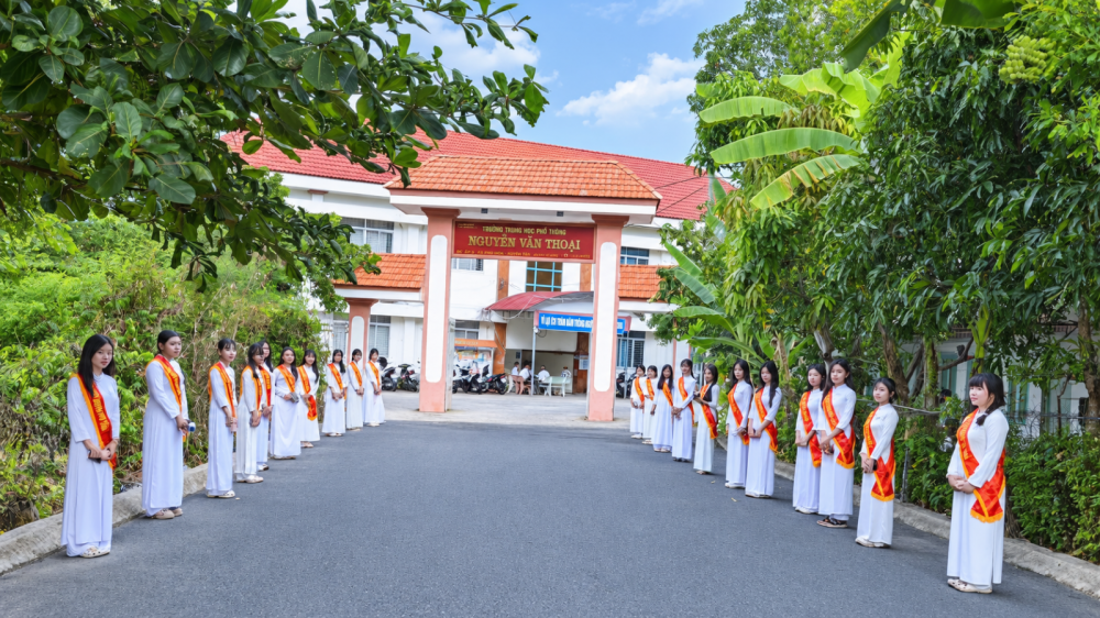 Trường THPT Nguyễn Văn Thoại