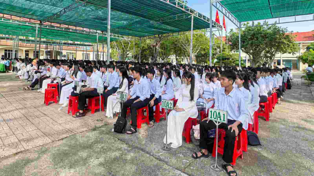 Trường THPT Nguyễn Văn Thoại