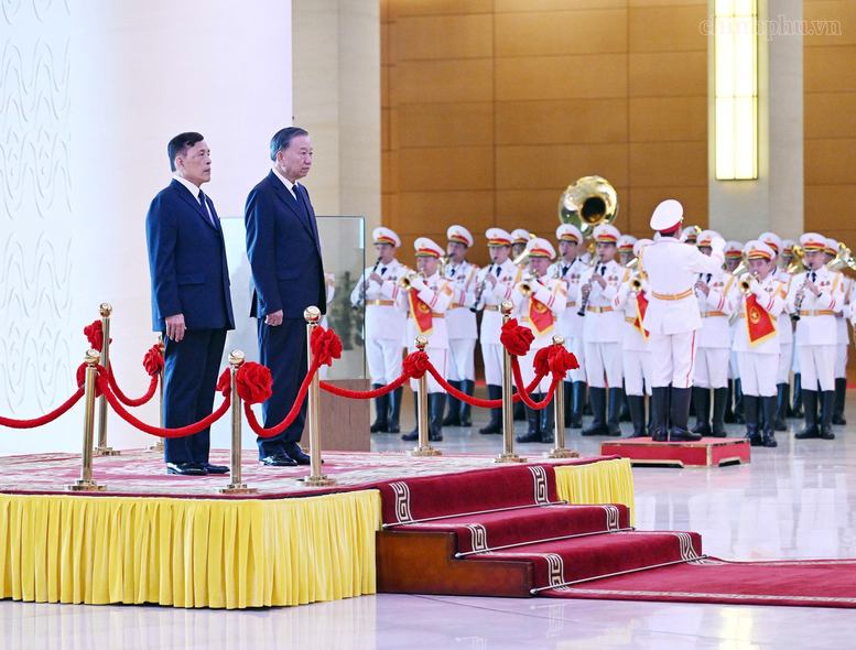 Tổng Bí thư, Chủ tịch nước Tô Lâm chủ trì Lễ đón chính thức Nhà vua Vương quốc Thái Lan và Hoàng hậu- Ảnh 1.