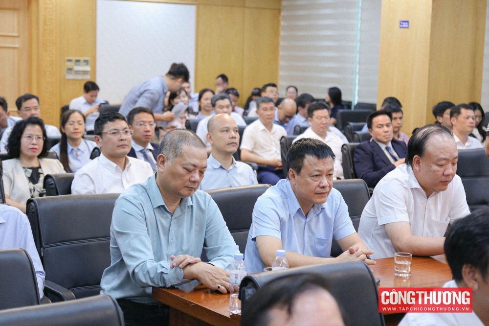 Đại biểu tham dự buổi lễ