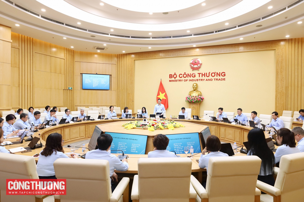 Chiều ngày 15/5/2026, Bộ trưởng Bộ Công Thương Lê Mạnh Hùng đã có buổi làm việc với Vụ Kế hoạch - Tài chính và Quản lý doanh nghiệp