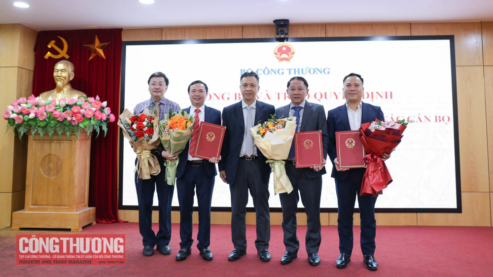 Ngày 15/9/2026, tại Hà Nội, Bộ Công Thương đã tổ chức hội nghị công bố và trao các Quyết định của Bộ trưởng Bộ Công Thương về công tác cán bộ.  Tại Hội nghị, ông Trần Thanh Tùng được bổ nhiệm giữ chức Quyền Cục trưởng Cục Năng lượng - Dầu khí. Các Phó Cục trưởng Cục Năng lượng - Dầu khí gồm ông Trịnh Đức Duy, ông Đặng Hải Anh, ông Đặng Hải Dũng.