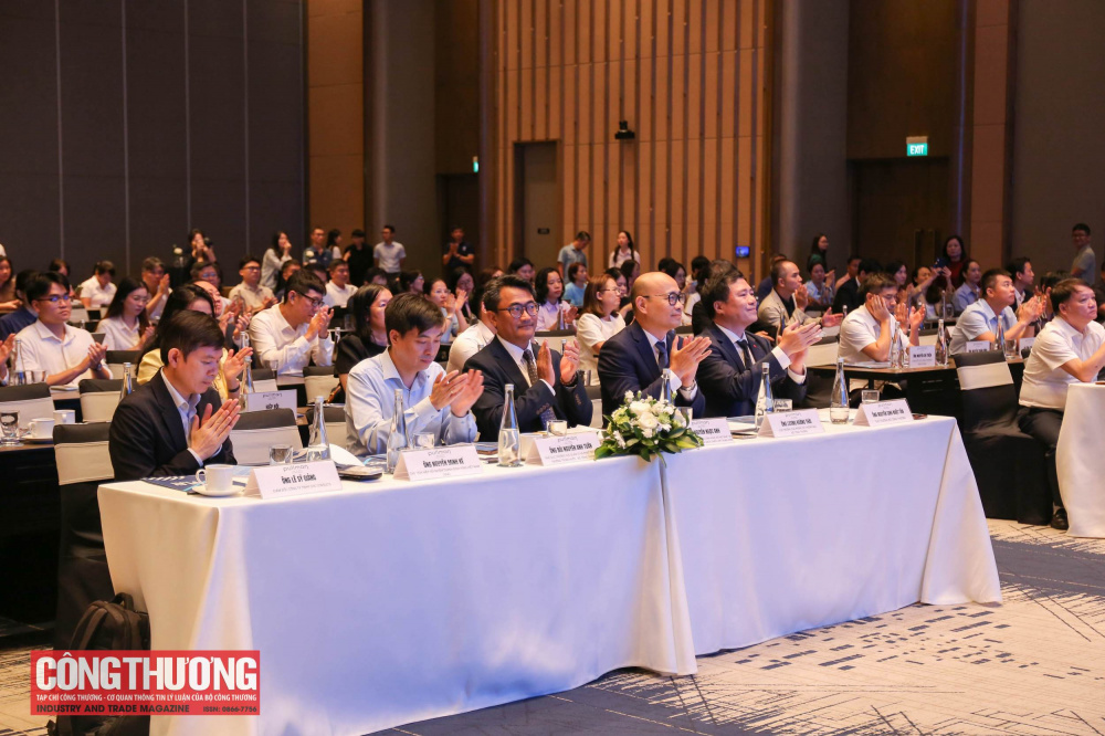 vấn đề bảo vệ thị trường nội địa, củng cố năng lực sản xuất quốc gia và nâng cao sức chống chịu của nền kinh tế cần được đặt ra một cách chủ động hơn
