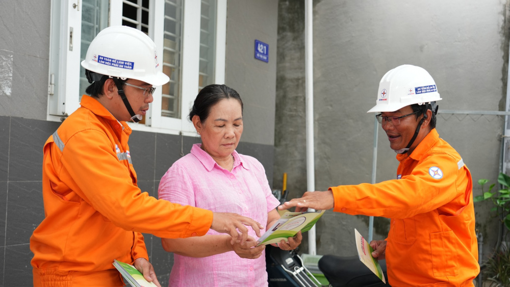EVNHCMC chủ động bảo đảm an toàn điện mùa mưa bão