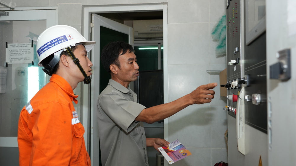 EVNHCMC chủ động bảo đảm an toàn điện mùa mưa bão
