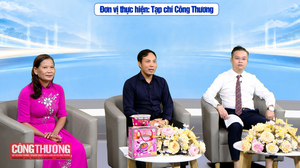 Các khách mời chia sẻ tại Tọa đàm