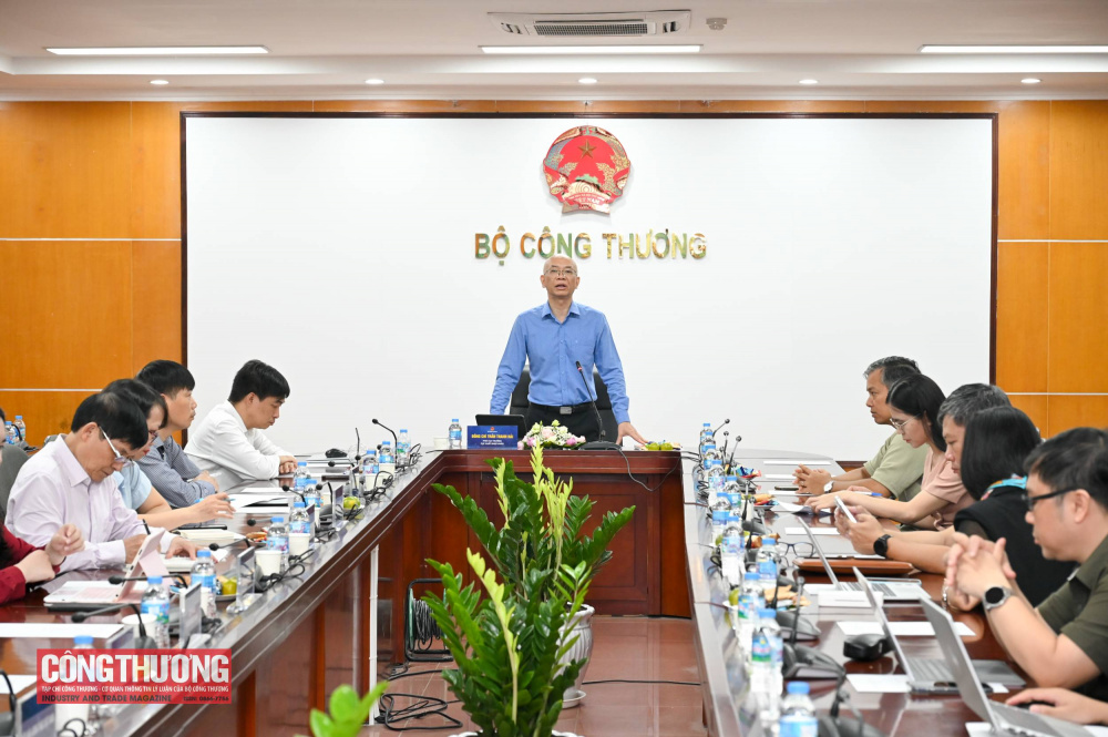 Hội nghị trao đổi giải pháp giảm chi phí logistics nhằm thúc đẩy xuất khẩu được tổ chức theo hình thức trực tiếp và trực tuyến.
