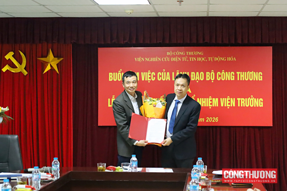Trao quyết định bổ nhiệm tân Viện trưởng Viện Nghiên cứu Điện tử, Tin học, Tự động hóa
