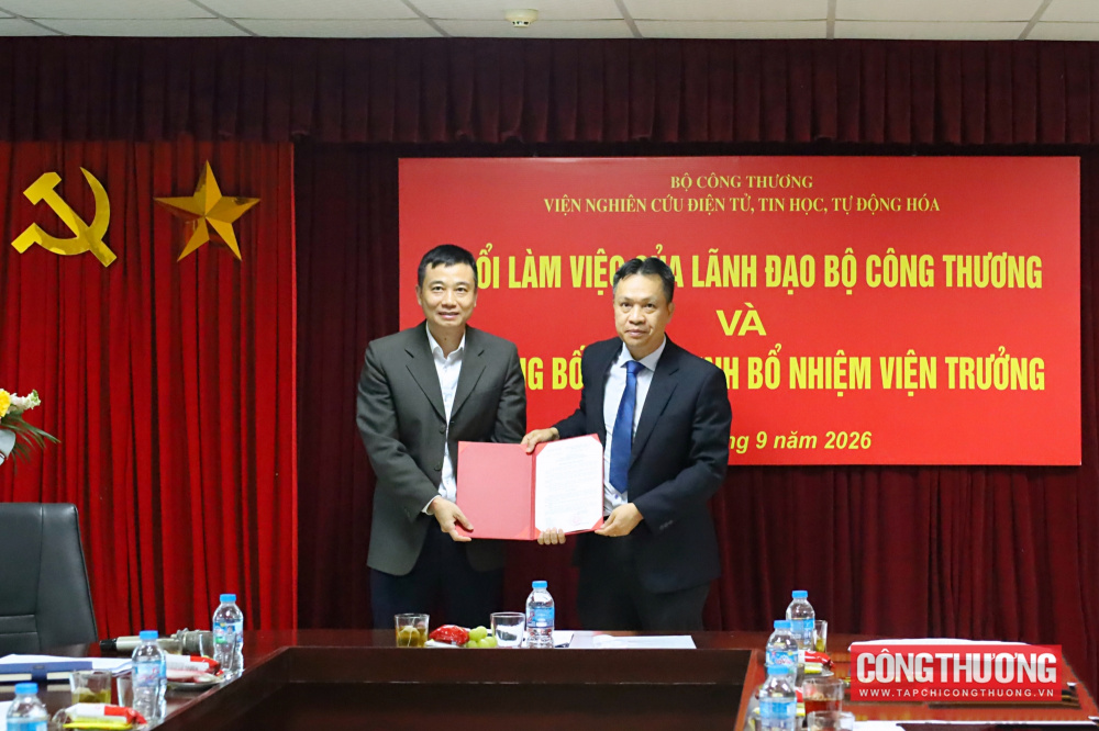 Một số hình ảnh tại buổi làm việc của lãnh đạo Bộ Công Thương và Lễ công bố Quyết định bổ nhiệm Viện trưởng Viện Nghiên cứu Điện tử, Tin học, Tự động hóa