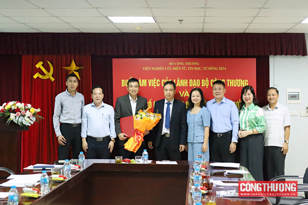 Một số hình ảnh tại buổi làm việc của lãnh đạo Bộ Công Thương và Lễ công bố Quyết định bổ nhiệm Viện trưởng Viện Nghiên cứu Điện tử, Tin học, Tự động hóa