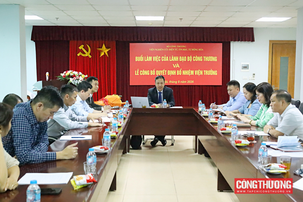 Trao quyết định bổ nhiệm tân Viện trưởng Viện Nghiên cứu Điện tử, Tin học, Tự động hóa