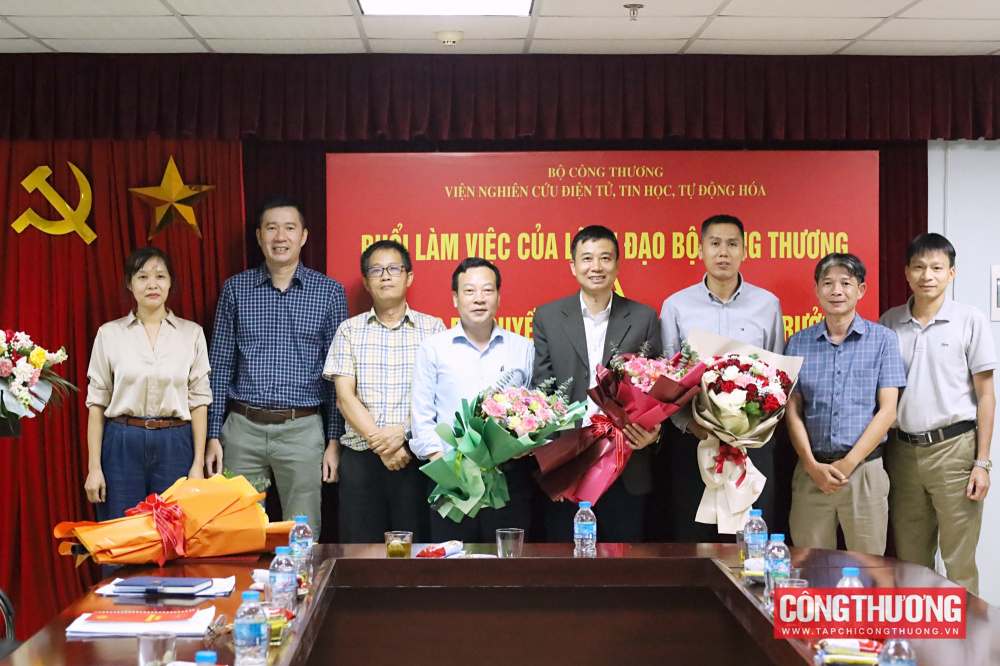 Một số hình ảnh tại buổi làm việc của lãnh đạo Bộ Công Thương và Lễ công bố Quyết định bổ nhiệm Viện trưởng Viện Nghiên cứu Điện tử, Tin học, Tự động hóa