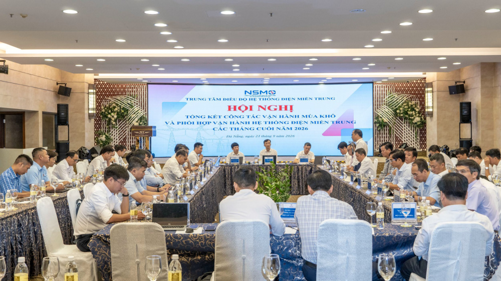 2.	Toàn cảnh Hội nghị Tổng kết công tác vận hành mùa khô và phối hợp vận hành hệ thống điện miền Trung các tháng cuối năm 2026