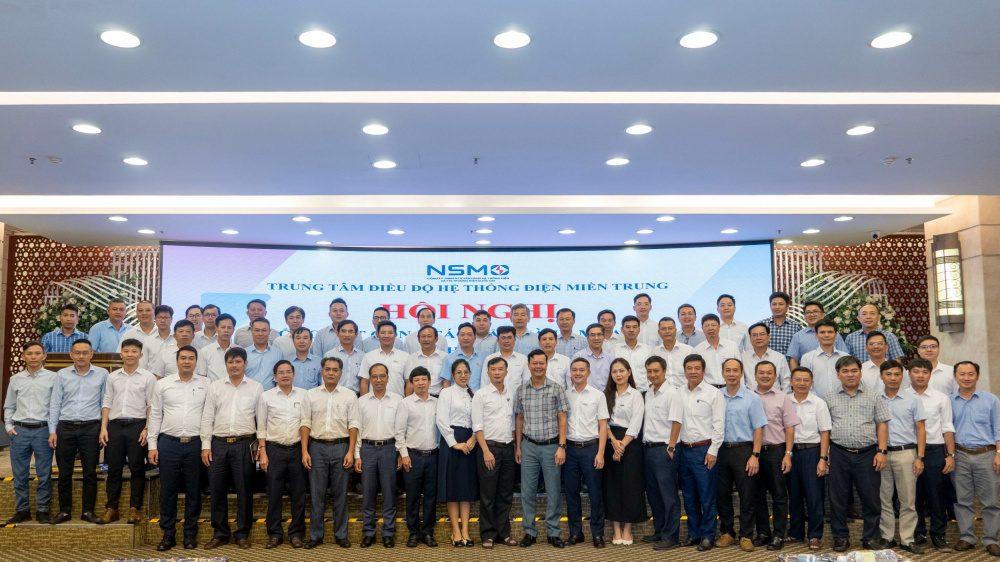 2.	Toàn cảnh Hội nghị Tổng kết công tác vận hành mùa khô và phối hợp vận hành hệ thống điện miền Trung các tháng cuối năm 2026