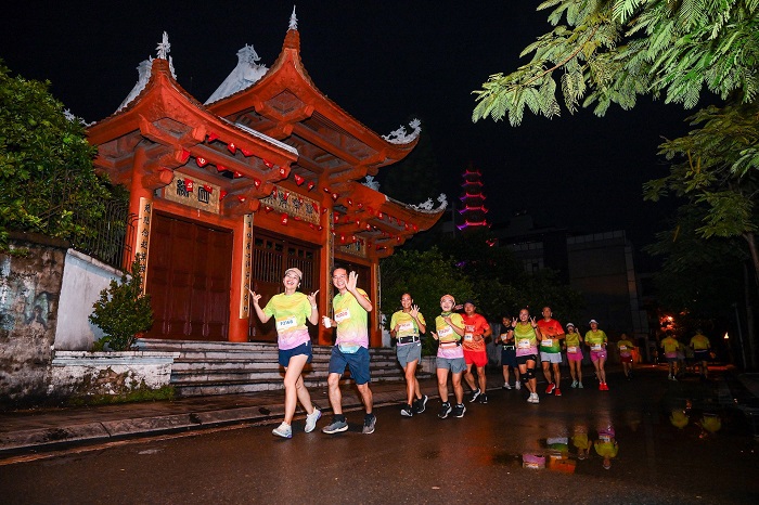 Đường chạy Run For Love đưa các vận động viên qua những không gian mang dấu ấn mùa thu Hà Nội.