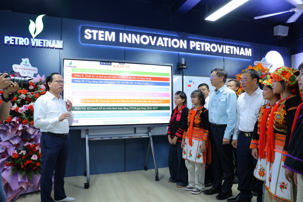 Trung thu đầu tiên dưới mái trường Petrovietnam