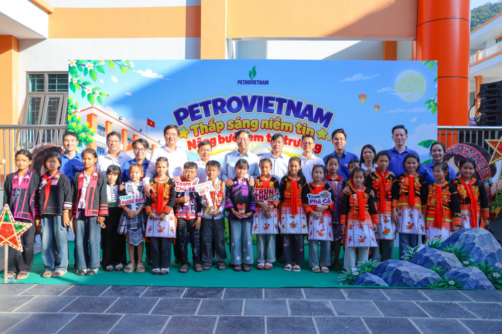 Trung thu đầu tiên dưới mái trường Petrovietnam