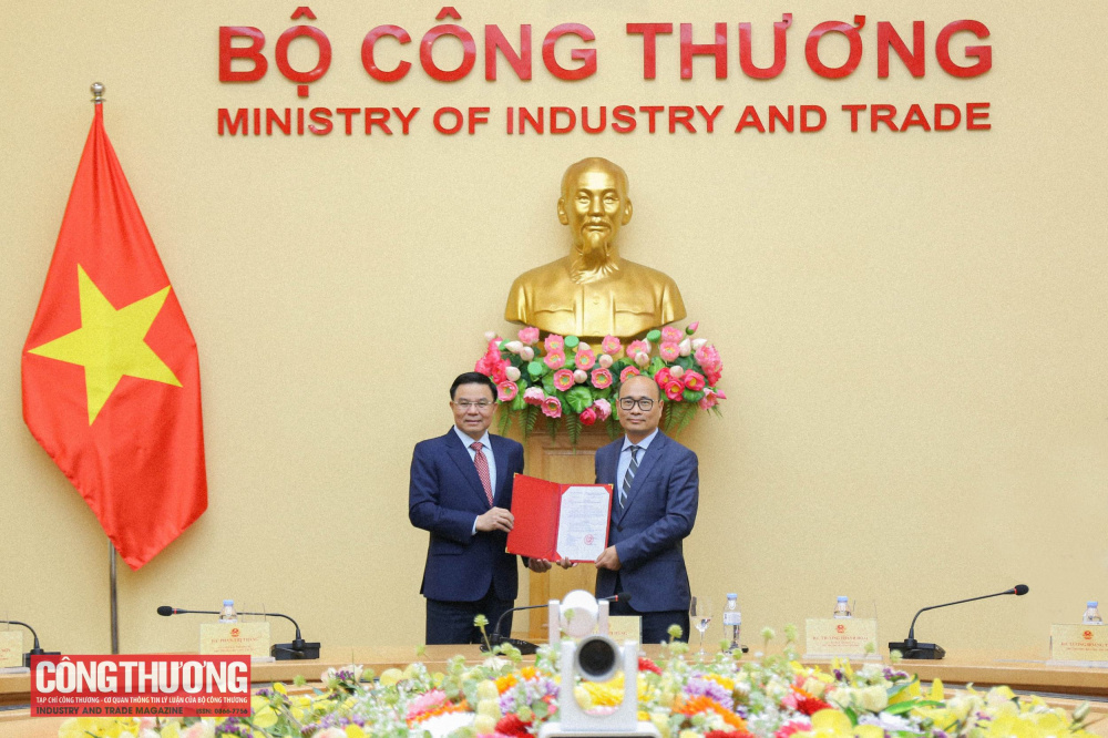 Trao Quyết định bổ nhiệm Thứ trưởng Bộ Công Thương Lương Hoàng Thái