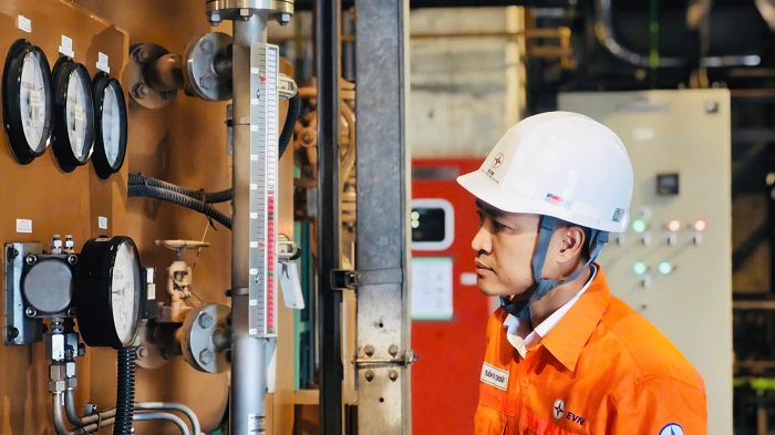 Đồng chí Trần Đức Thuật, Phó Quản đốc Phân xưởng Vận hành, Công ty Nhiệt điện Thái Bình.