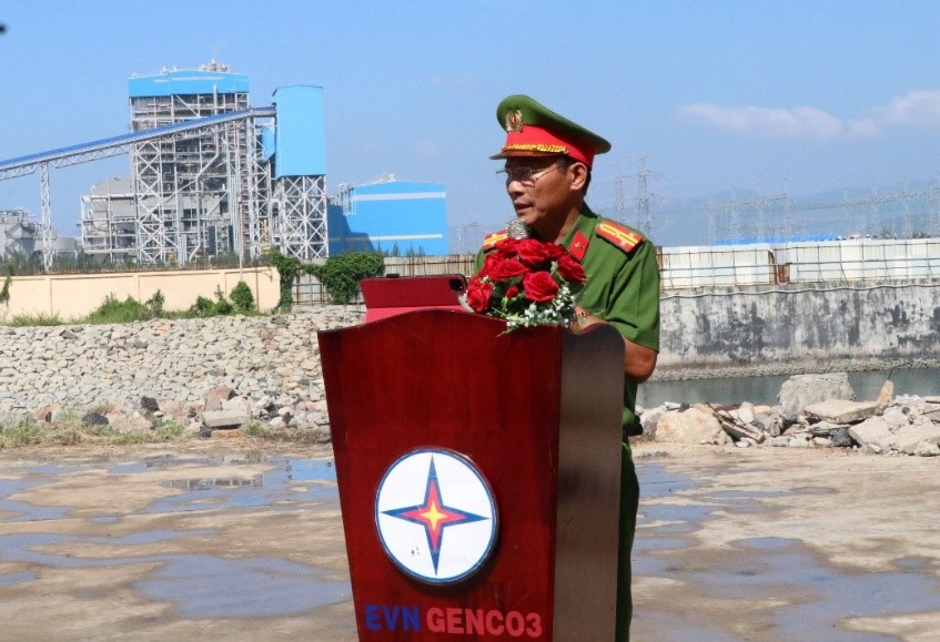 Thượng tá Lương Văn Trung - Phó Trưởng Phòng Cảnh sát PCCC&CNCH, Công an tỉnh Lâm Đồng phát biểu sau buổi diễn tập