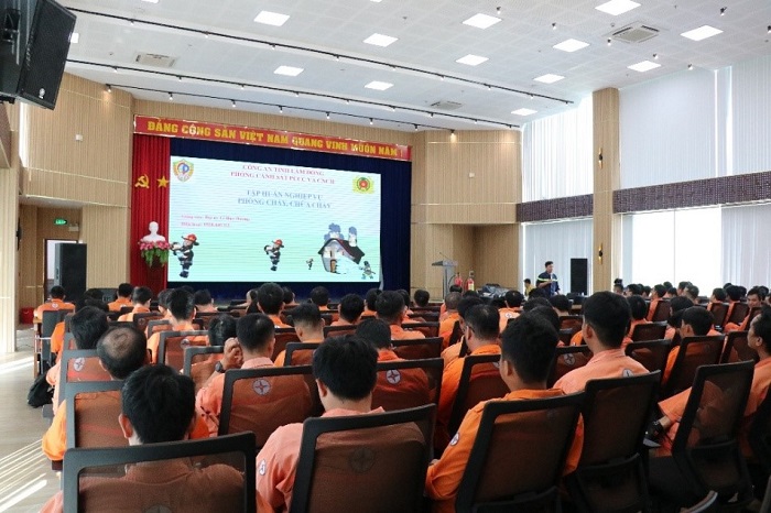Hơn 300 cán bộ, công nhân viên Công ty Nhiệt điện Vĩnh Tân tham gia khóa huấn luyện PCCC&CNCH.