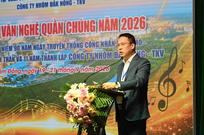 Ông Đào Phương Chung - Phó Giám đốc Công ty, Trưởng Ban tổ chức, Trưởng Ban giám khảo phát biểu tại Hội diễn