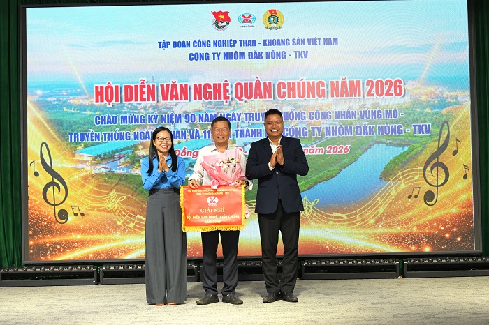 Ban tổ chức trao giải cho các Tập thể đạt thành tích cao trong Hội diễn