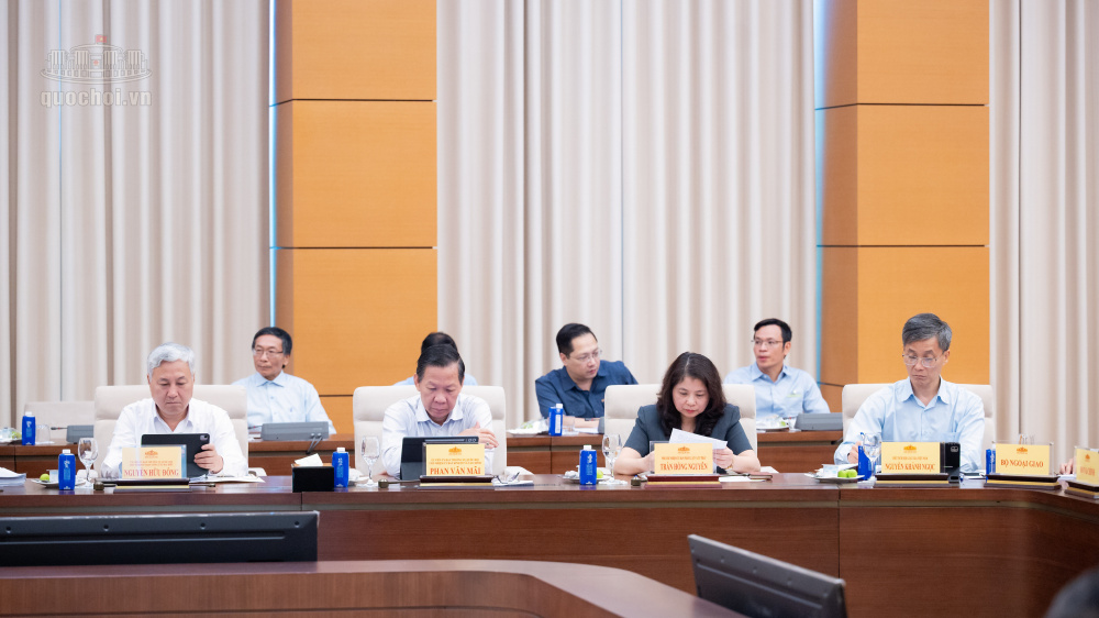 Các đại biểu tham dự phiên họp 