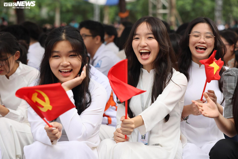 Cả nước thống nhất thời gian khai giảng, kết hợp trực tiếp và trực tuyến