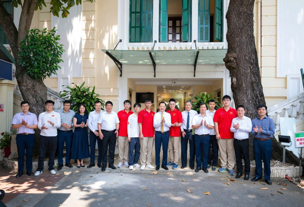 học bổng 8