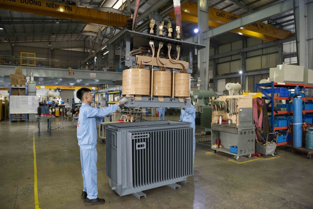 Ưu tiên phát triển các ngành công nghiệp chế tạo thiết bị điện và dịch vụ điện; thực hiện các yêu cầu, chỉ tiêu về tỷ lệ nội địa hóa trong công nghiệp điện