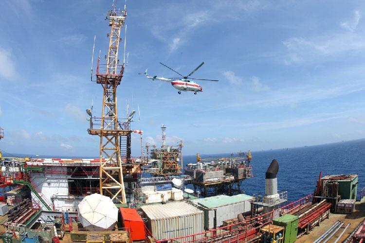 Giàn khoan của Vietsovpetro tại mỏ Bạch Hổ