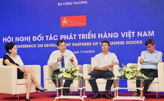 Ông Đào Văn Hùng trao đổi kinh nghiệm tại phiên thảo luận