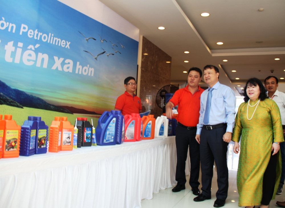 Thứ trưởng Bộ Công Thương Đỗ Thắng Hải (áo xanh) đánh giá cao sự thành công của Hội nghị Thứ trưởng Bộ Công Thương Đỗ Thắng Hải (áo xanh) đánh giá cao sự thành công của Hội nghị