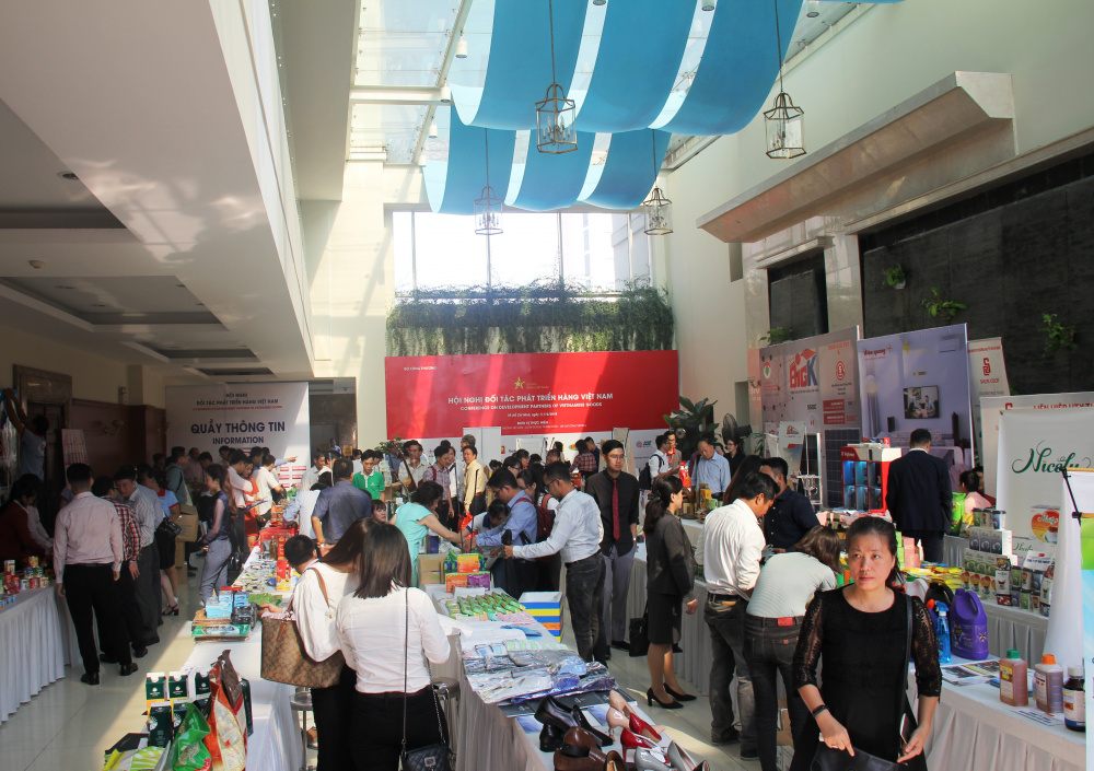 400 doanh nghiệp gồm CEO của các Tập đoàn hàng đầu Việt Nam, các Tập đoàn đa quốc gia, các công ty phân phối toàn cầu, các doanh nghiệp cung cấp thiết bị, nguyên phụ liệu,…đã tham dự Hội nghị 400 doanh nghiệp gồm CEO của các Tập đoàn hàng đầu Việt Nam, các Tập đoàn đa quốc gia, các công ty phân phối toàn cầu, các doanh nghiệp cung cấp thiết bị, nguyên phụ liệu,…đã tham dự Hội nghị