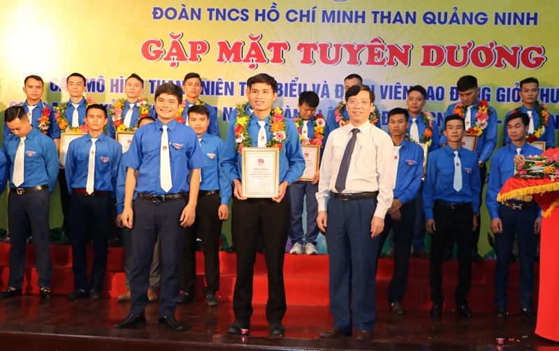 50 đoàn viên lao động giỏi thu nhập cao được tuyên dương khen thưởng