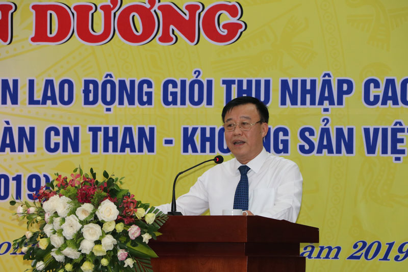Phó Bí thư thường trực Đảng ủy Than Quảng Ninh Nguyễn Mạnh Tường chỉ đạo chú trọng tuyên truyền, giáo dục giúp đoàn viên thanh niên hiểu và gắn bó với Ngành và xây dựng hình ảnh Người thợ mỏ - Người chiến sĩ
