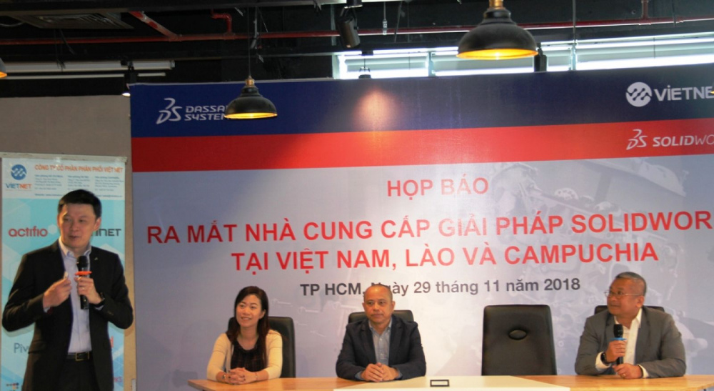 Đại diện SolidWorks thông tin về phần mềm do hãng Dassault System chế tạo