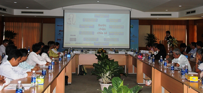 Bạn Tổ chức thông tin về chương trình tại buổi họp báo