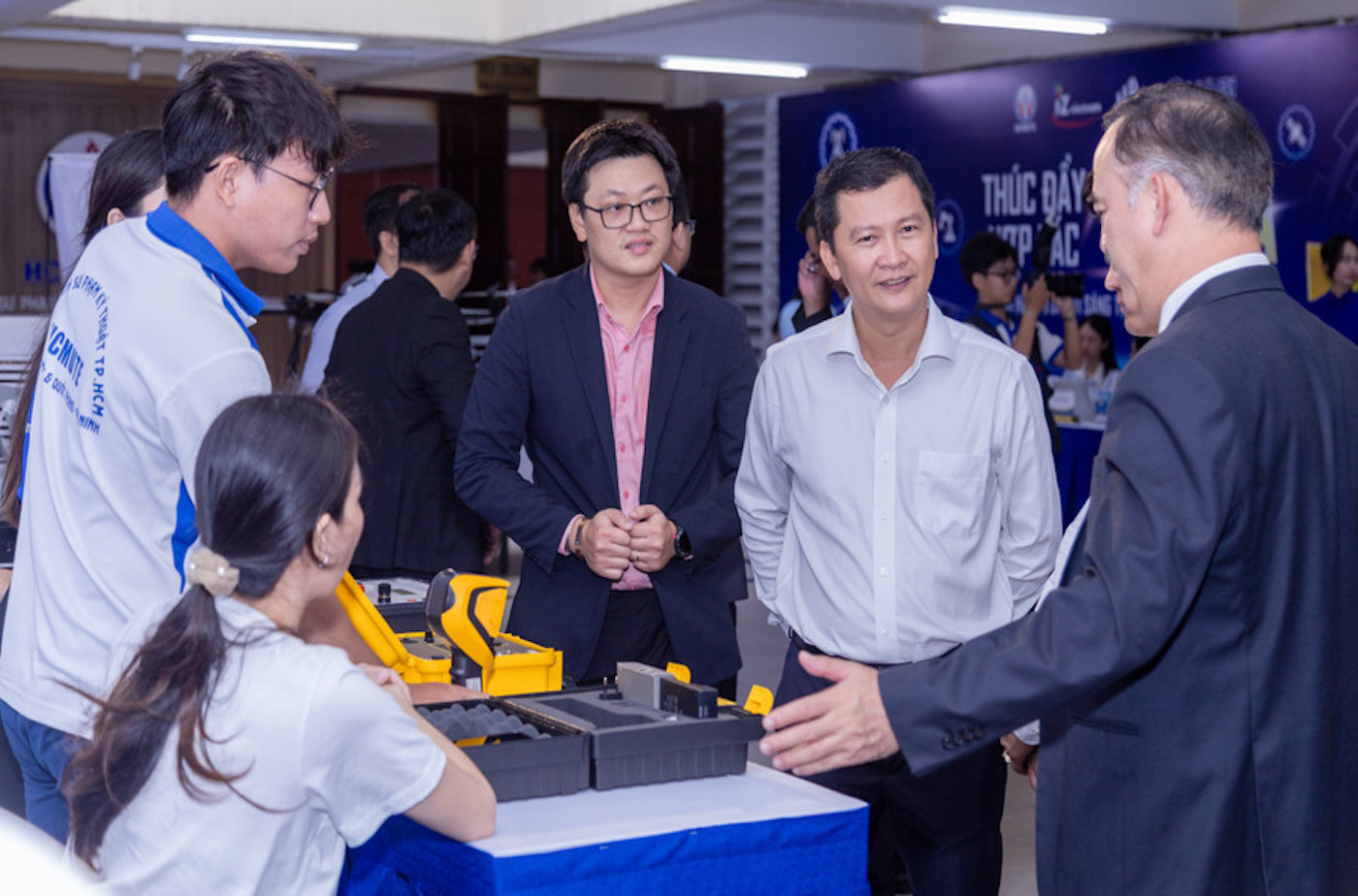 liên kết giữa các viện, trường, trung tâm kỹ thuật, doanh nghiệp