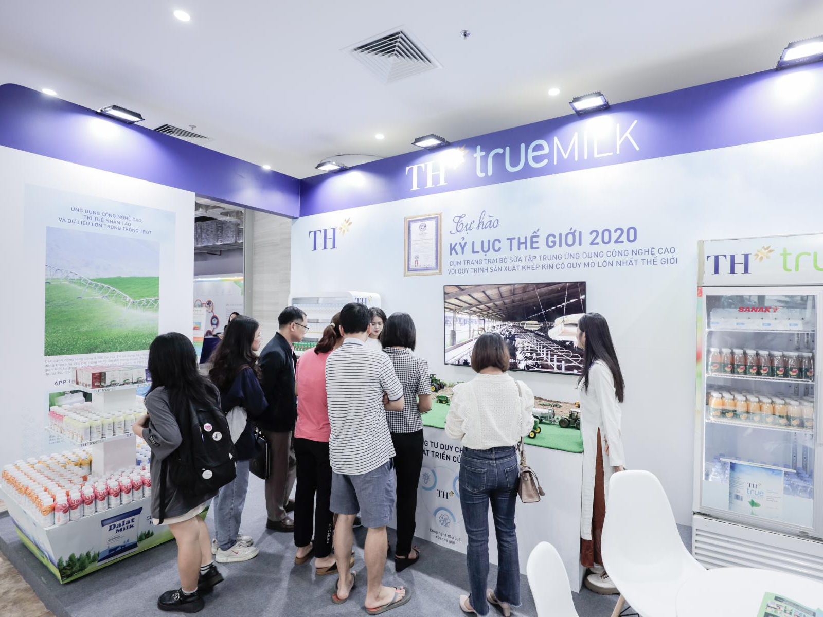 Điểm nhấn Thương hiệu quốc gia Việt Nam tạo nên bức tranh đa sắc tại Triển lãm Thành tựu Đất nước