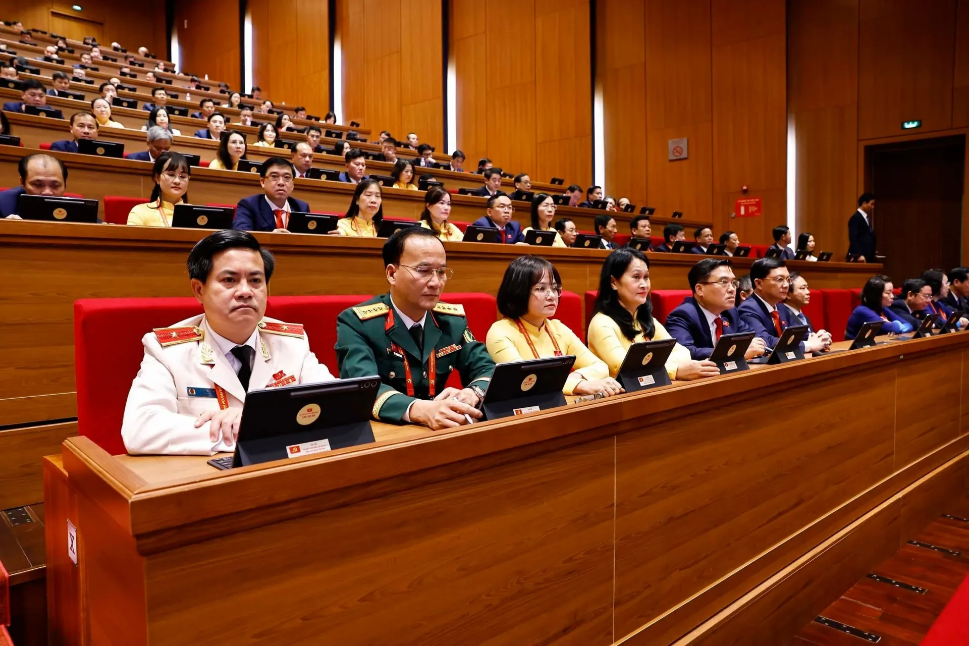 Tổng Bí thư Tô Lâm trình bày Báo cáo của Ban Chấp hành Trung ương Đảng khóa XIII về các văn kiện trình Đại hội XIV của Đảng. Ảnh: TTXVN