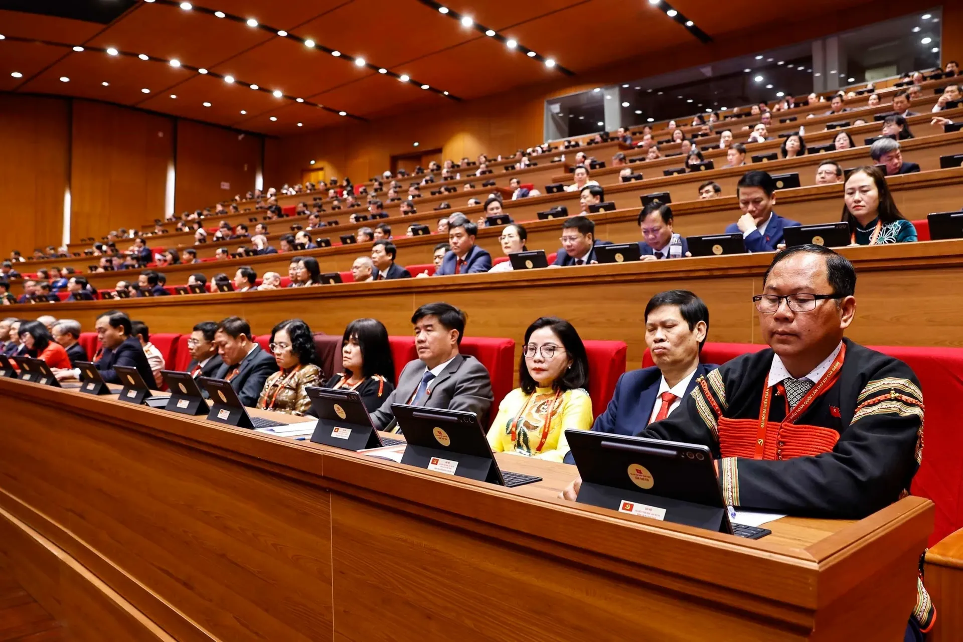 Tổng Bí thư Tô Lâm trình bày Báo cáo của Ban Chấp hành Trung ương Đảng khóa XIII về các văn kiện trình Đại hội XIV của Đảng. Ảnh: TTXVN