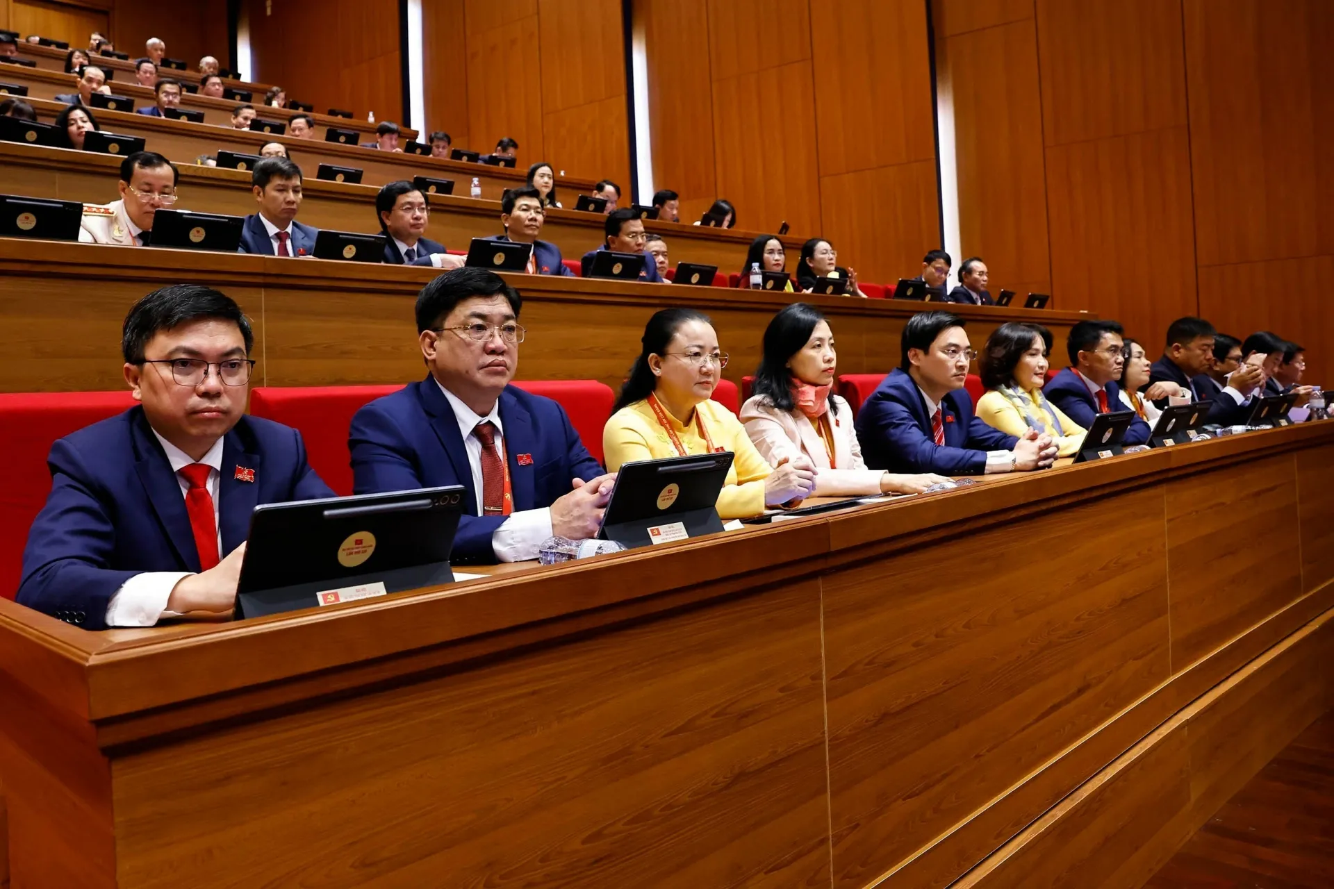 Tổng Bí thư Tô Lâm trình bày Báo cáo của Ban Chấp hành Trung ương Đảng khóa XIII về các văn kiện trình Đại hội XIV của Đảng. Ảnh: TTXVN