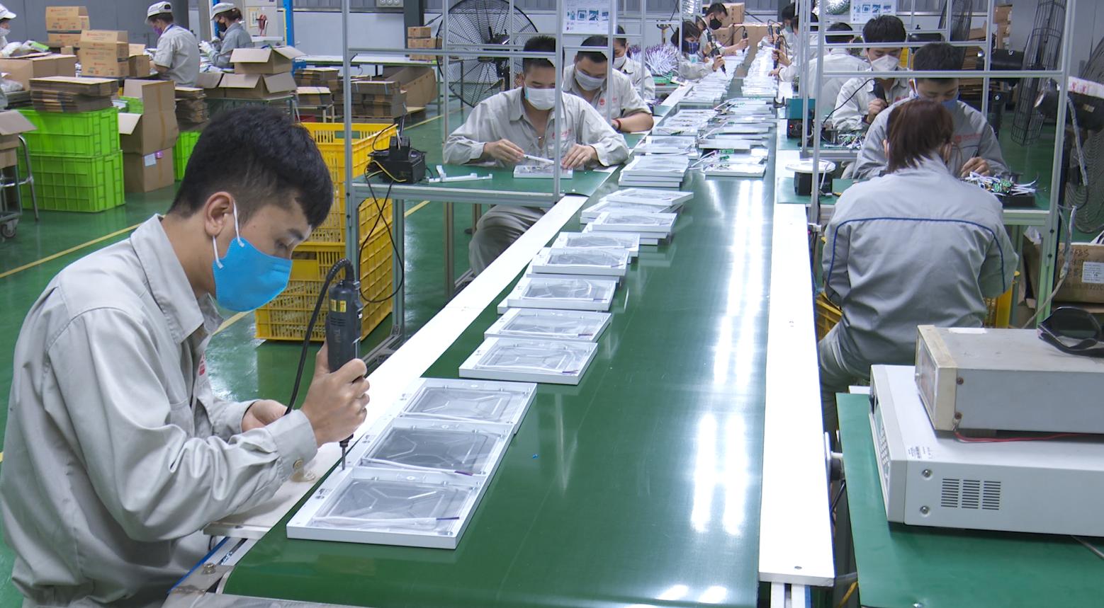 Dây chuyền lắp ráp đèn LED ốp trần Rạng Đông